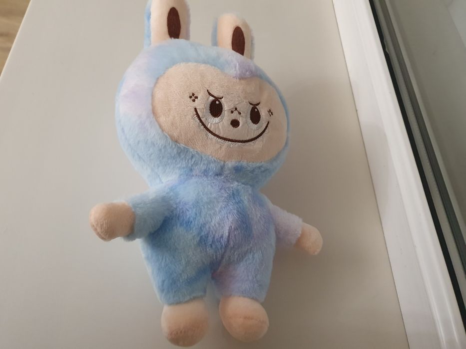 Продам плюшевую игрушку лабубу