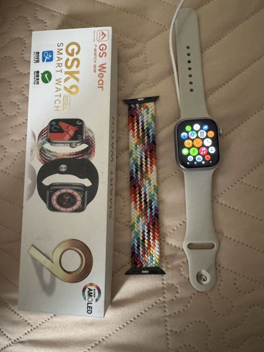 Продается часы С двумя ремешками