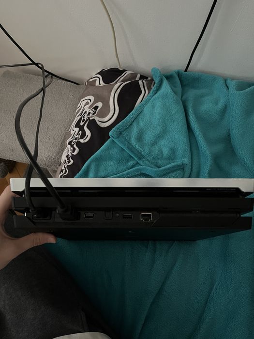 Vand ps4 stare foarte buna