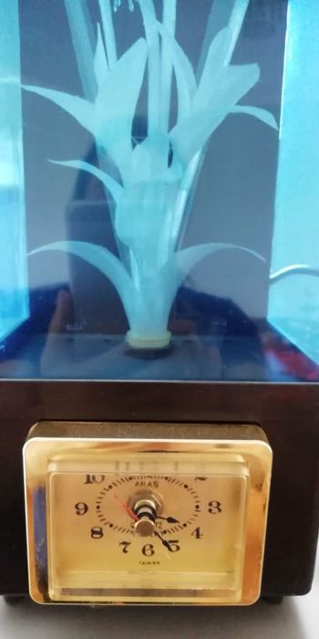 Продам красивый светильник с часами