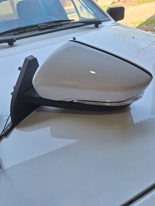 Продается боковые зеркала с электро приводом, обогревом и регл.джойс.