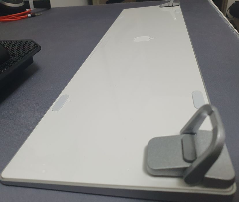 Magic keyboard with numeric keypad