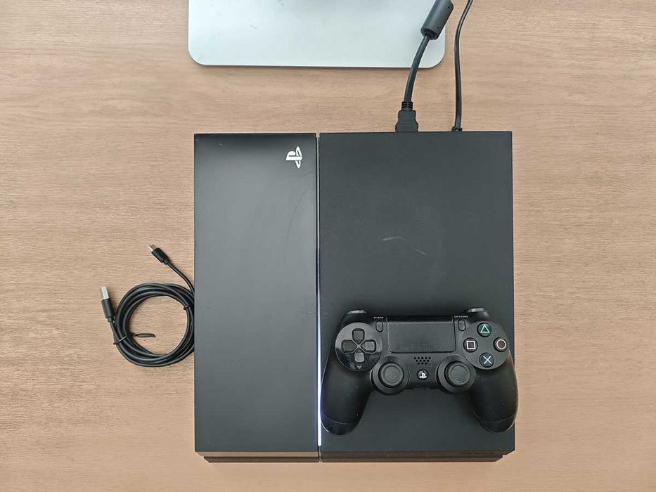 Playstation 4 на Fw 8.03, със джойстик и кабели, PS4 конзола