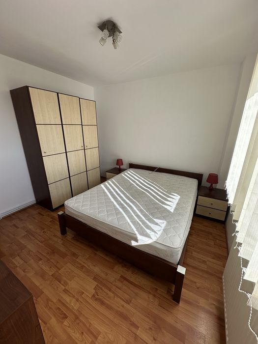 Inchiriez Apartament cu 2 camere, decomandat