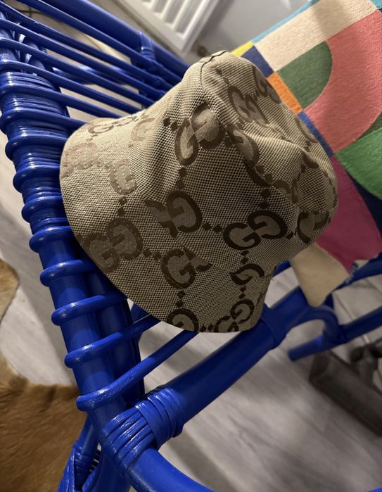 O copie perfecta de Geanta Gucci  cu palarie de vara