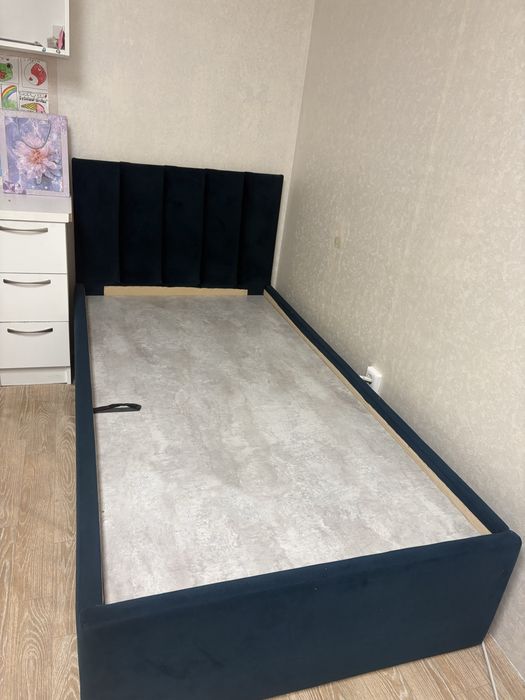 Продам кровать 90*180