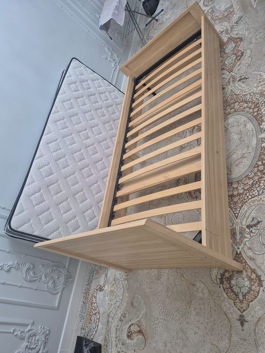 Продаётся б/у кравать с новым матрасом