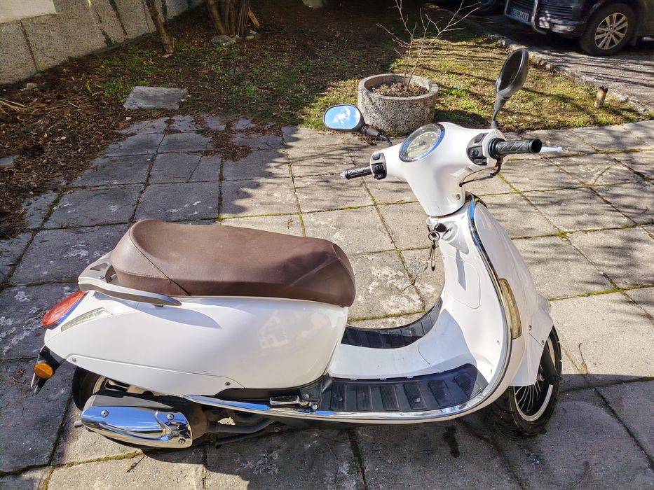 Скутер 125 кубика /регистриран/