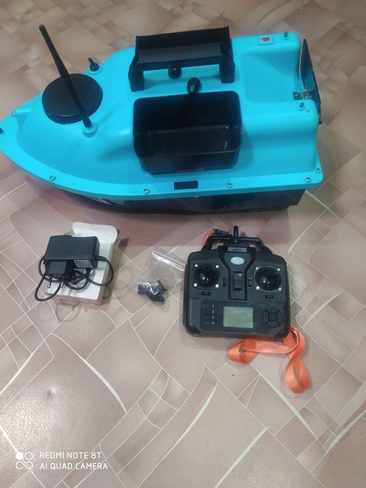 Прикормочный кораблик