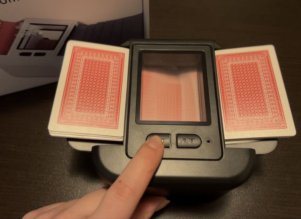 Автоматично разбъркване на карти Card shuffler