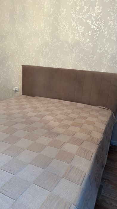 Кровать с матрасом