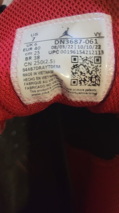 Adidasi  Nike Jordan max aura 4