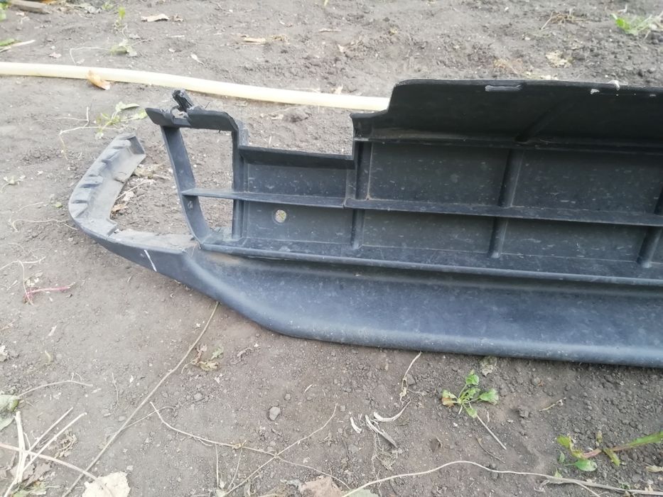 Продам нижняя часть бампера пассат б3