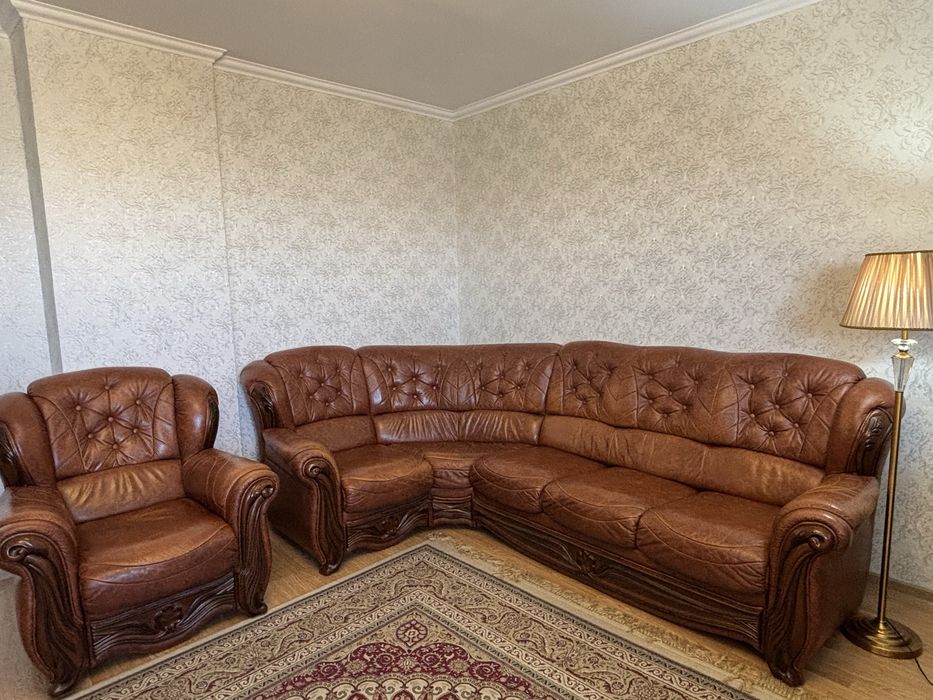 Продам кожаный диван и кресло