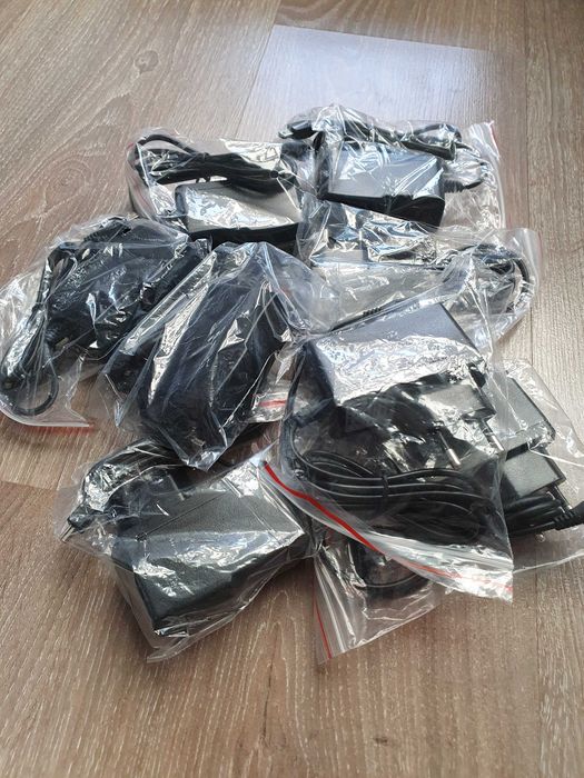 300 броя USB зарядни за GPS навигация на пакетна цена