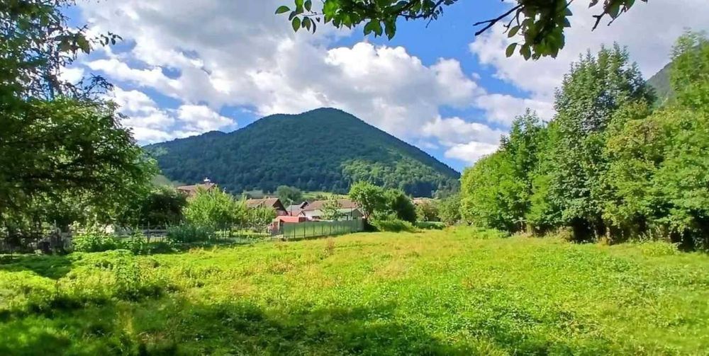 Casă 132mp + teren 2987mp, la 250m de Parcul Național Piatra Craiului
