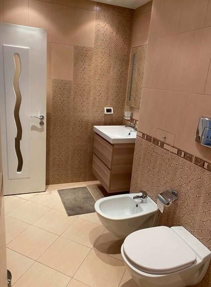 Дава се под наем Тристаен апартамент в София, Зона Б-19 - 117 кв.м за 899 € - Снимка #12