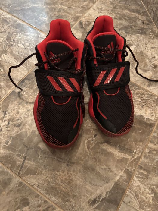 Спортни Adidas обувки