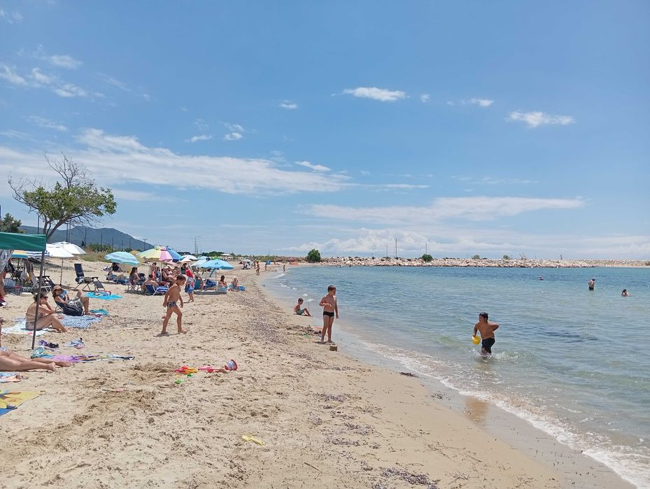Бунгало до морето в Кариани,веранда, баня, двор- 50 евро.
