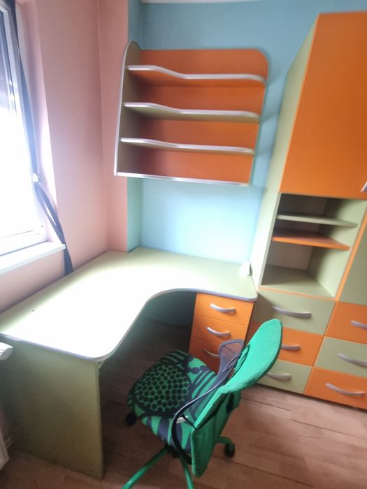 Mobilier din lemn,in culori vesele, pentru camera copil