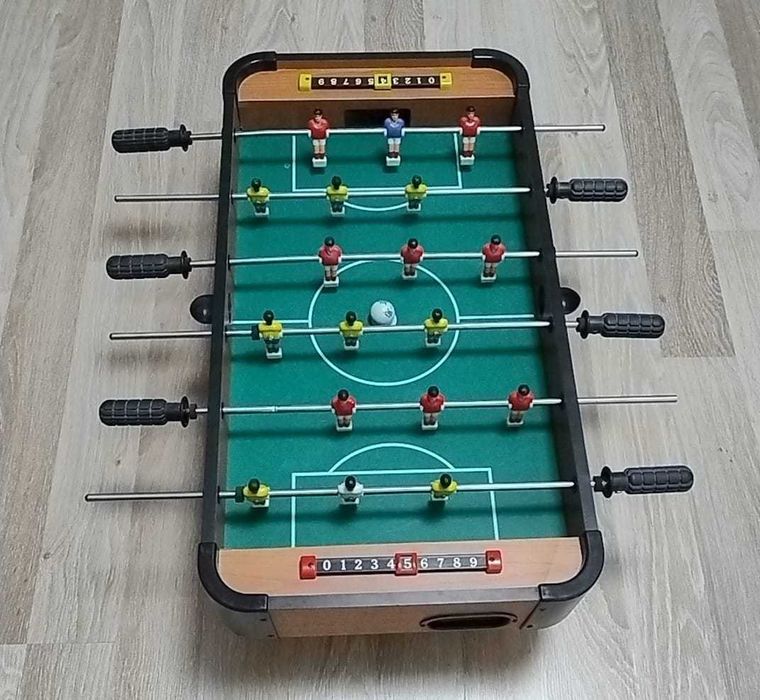 Masă de fotbal cu teren și picioare scurte, 69,5 x 36,5 x 22 cm