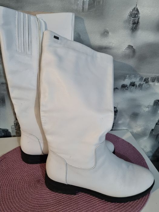 Белые зимние сапоги