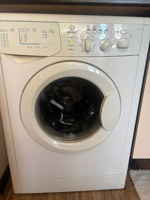 Продавам пералня INDESIT