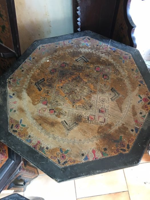 Масичка със столчета и полици ръчна изработка с естествени багрила