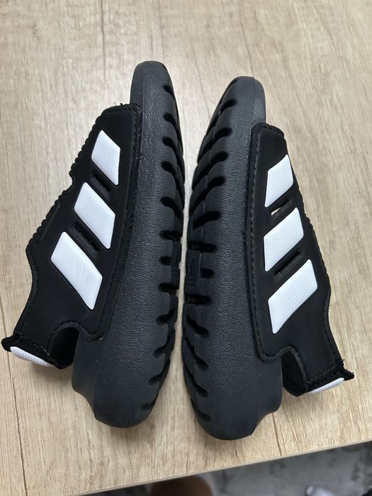 Sandale Adidas marimea 25