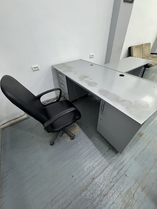 Ish stol kreslosi. Yaxwi holatda