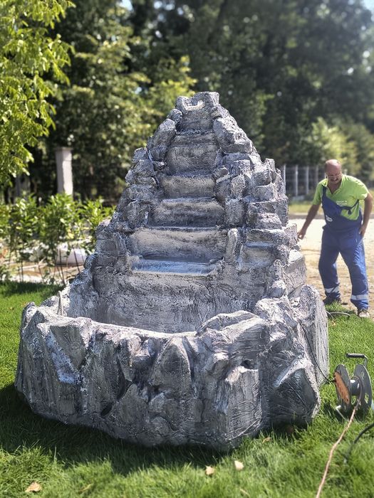 Fantani arteziene cascade  rocă