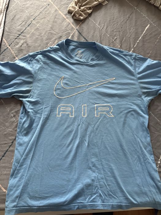 Tricou nike air  marimea este M dar este un pic  mare