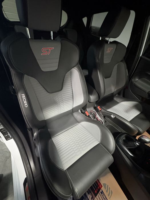 Ford Fiesta ST  1.6 benzina 182 ps