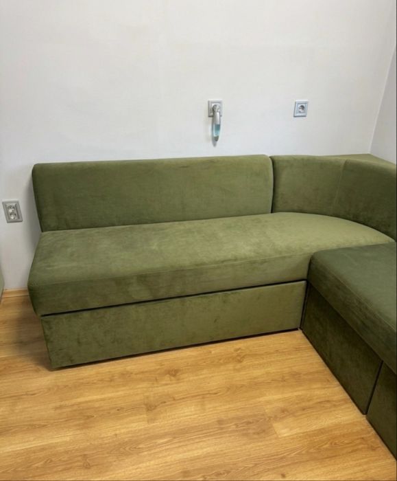 Разтегателен ъглов диван