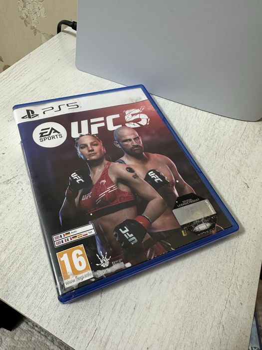 Игры PS 5 и док-станция