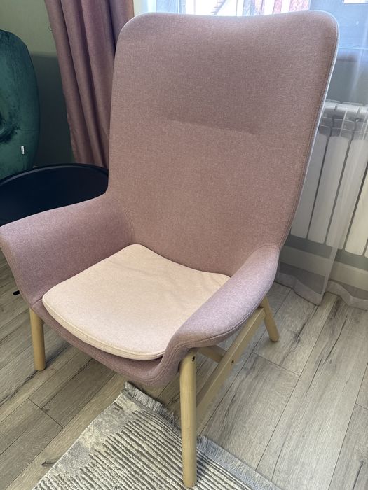 Кресло IKEA розовый