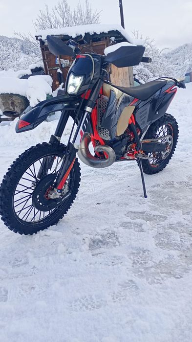 Vând ktm exc 250 six days
