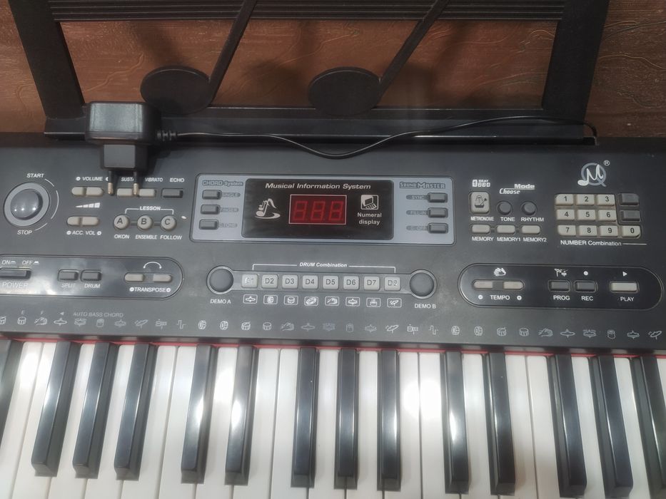 Синтезатор с подставкой