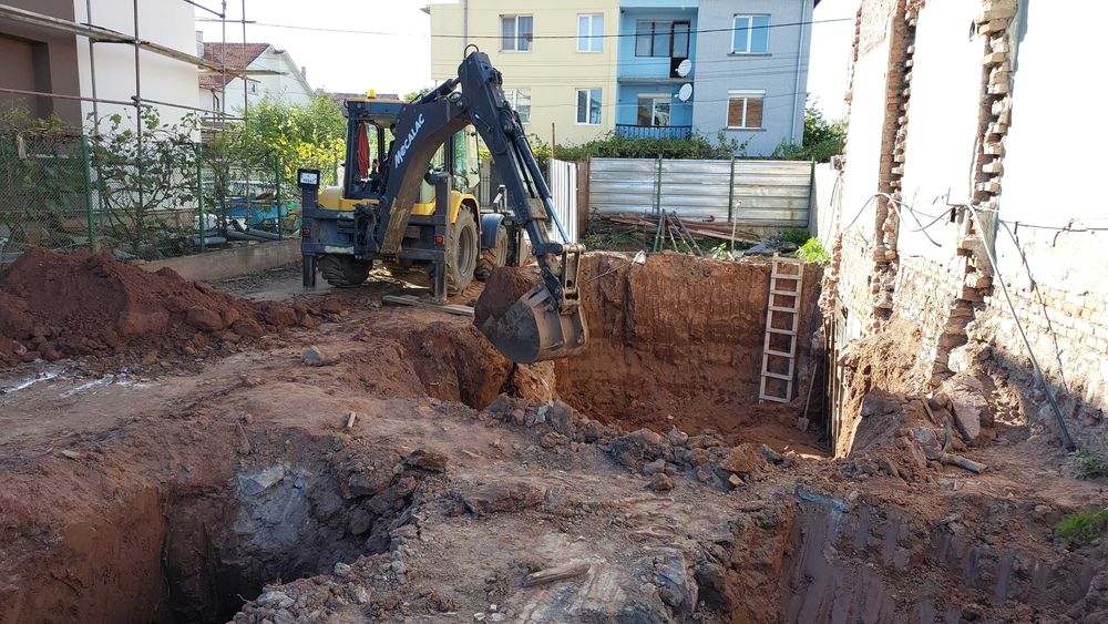 Услуги с комбинирани багери.Свредел и самосвал четириос