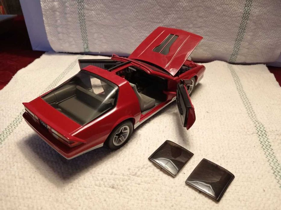 Коллекционная модель Chevrolet Camaro 1982 в масштабе  1:18