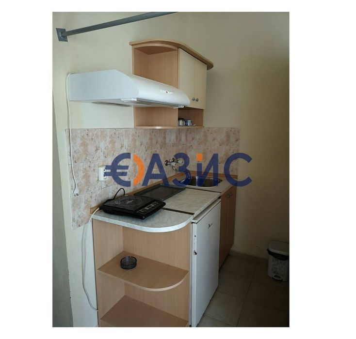 Два самостоятелни етажа на къща за гости с вътрешен двор в курортното