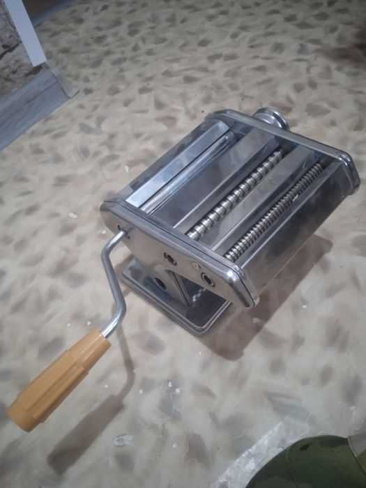 Продаю ручную лапшерезку/тестораскатку