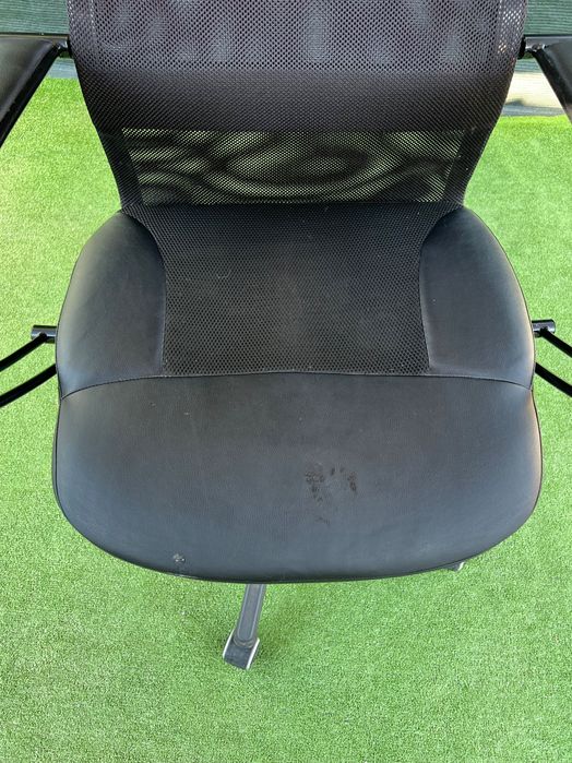 Офис стол въртящ се с подлакътници