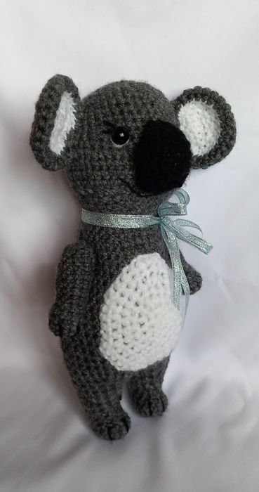 Забавный вязаный коала
