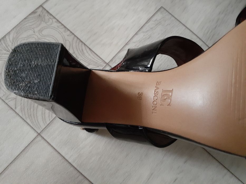 Продам женские туфли
