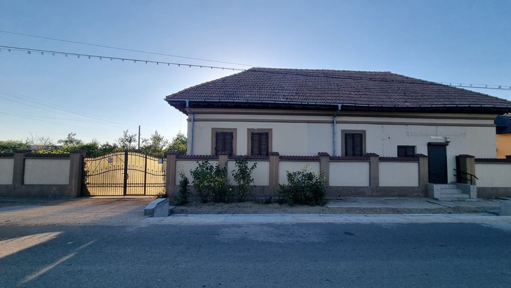 Vand casa 6 camere Stolnici cu teren 1600 mp