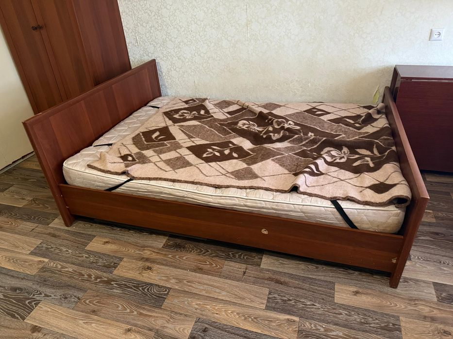 Кровать отдам даром
