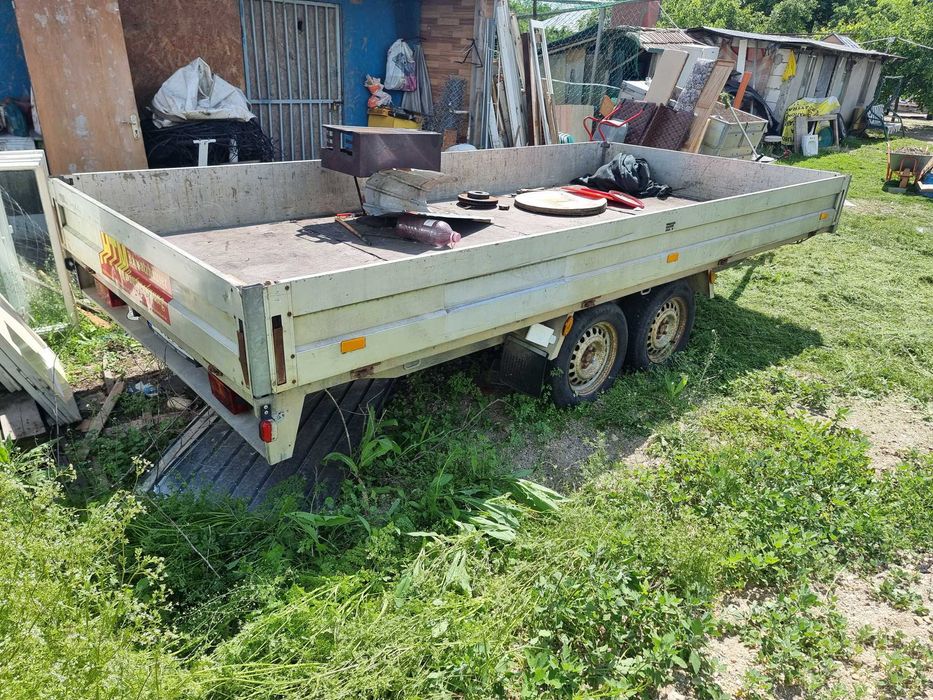 Remorca două axe