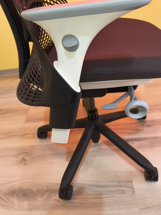 Vând scaun birou Sayl Herman Miller
