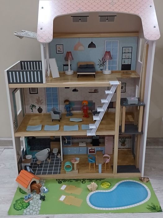 Дървена къща играчка